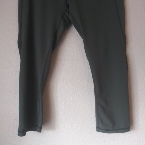 Avia women's size 1XL gray/olive green cropped leggings - Picture 3 of 13